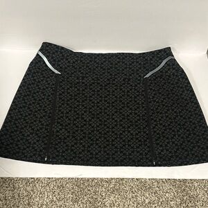 Like New Title Nine Size XL Activewear Skirt! Golf, Pickleball-Black & Gray Geo
